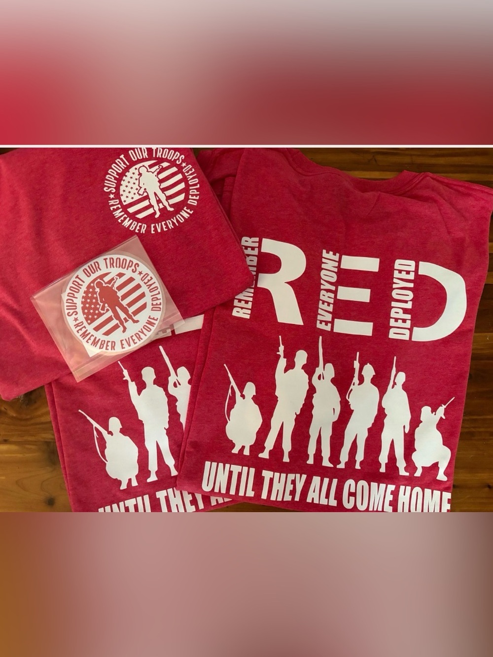 Gildan Red Short-Sleeve 'Remember Everyone Deployed' Graphic Tee and decal